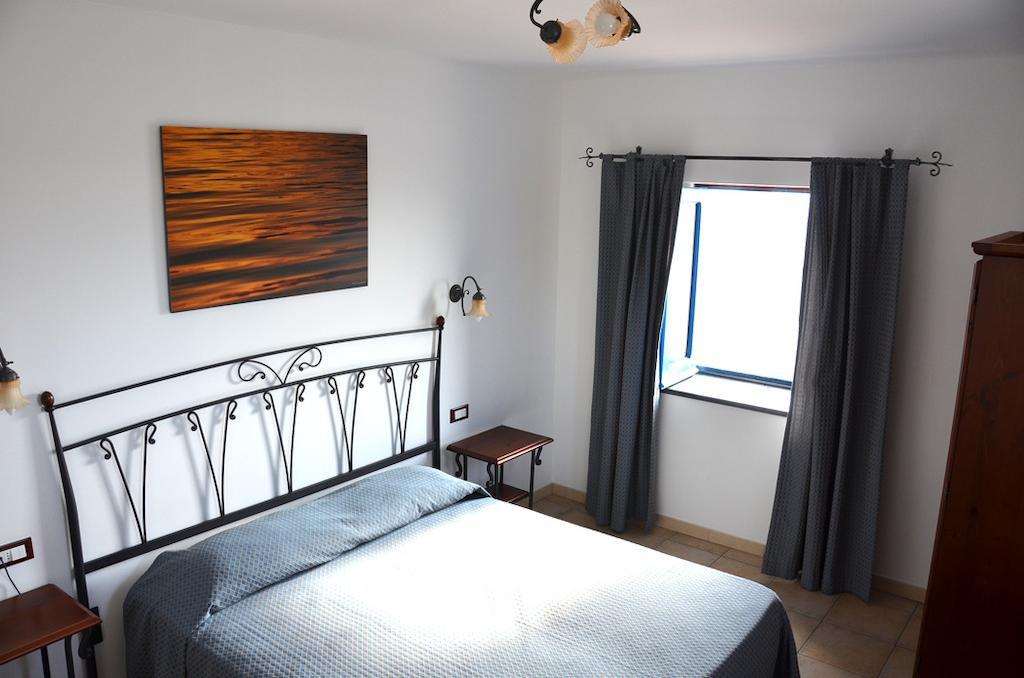 Hotel Punta Barone Santa Marina Salina Chambre photo