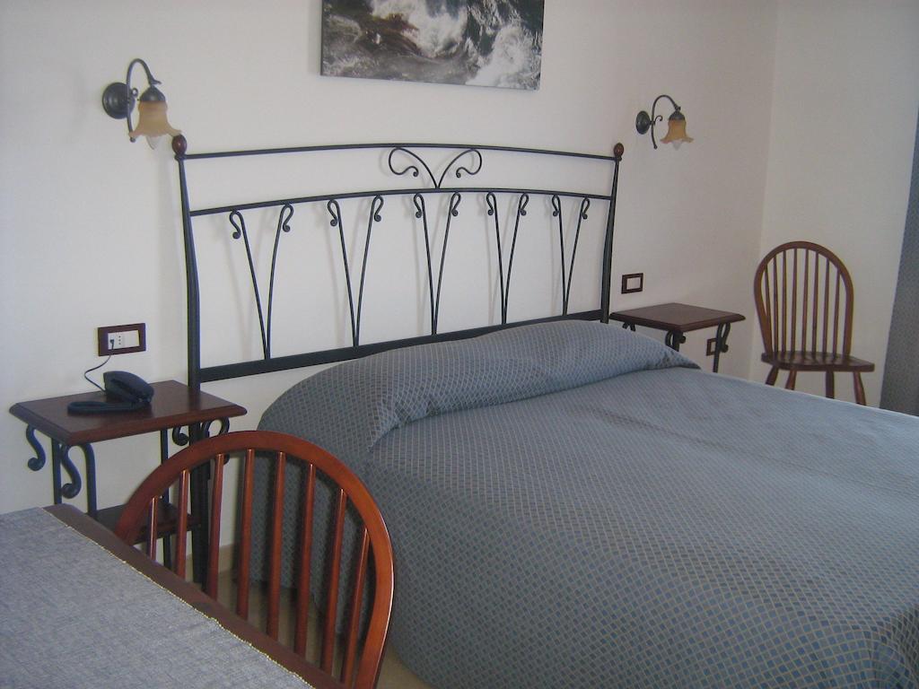 Hotel Punta Barone Santa Marina Salina Chambre photo